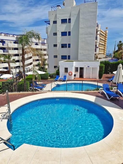 Acogedor Piso Con Terraza Y Parking! Apartment Benalmadena Luaran gambar