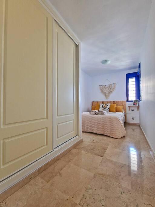 Acogedor Piso Con Terraza Y Parking! Apartment Benalmadena Luaran gambar
