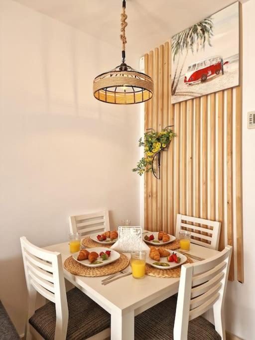 Acogedor Piso Con Terraza Y Parking! Apartment Benalmadena Luaran gambar