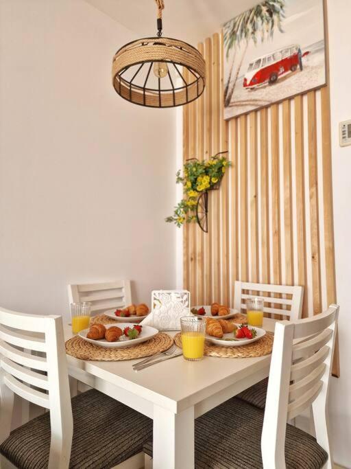Acogedor Piso Con Terraza Y Parking! Apartment Benalmadena Luaran gambar