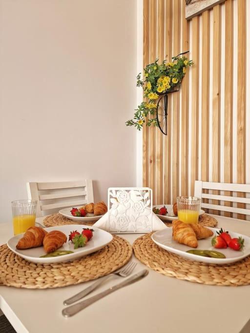 Acogedor Piso Con Terraza Y Parking! Apartment Benalmadena Luaran gambar