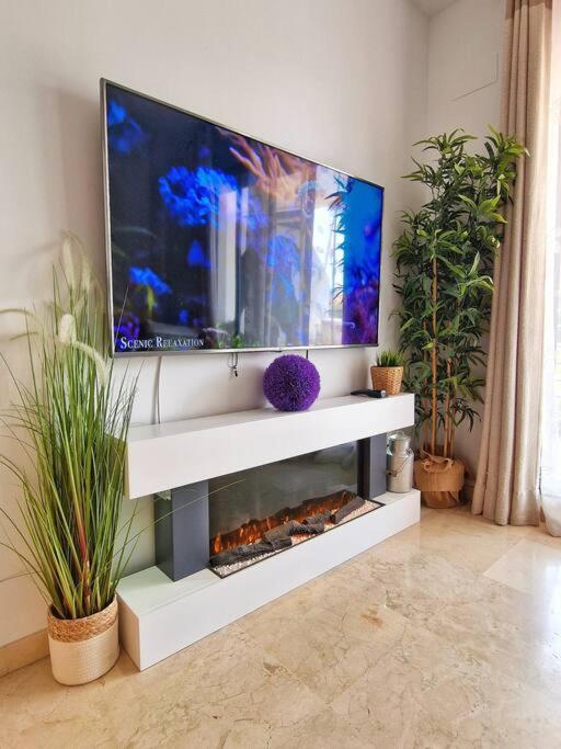 Acogedor Piso Con Terraza Y Parking! Apartment Benalmadena Luaran gambar