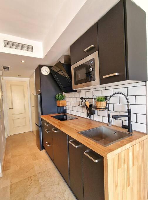 Acogedor Piso Con Terraza Y Parking! Apartment Benalmadena Luaran gambar
