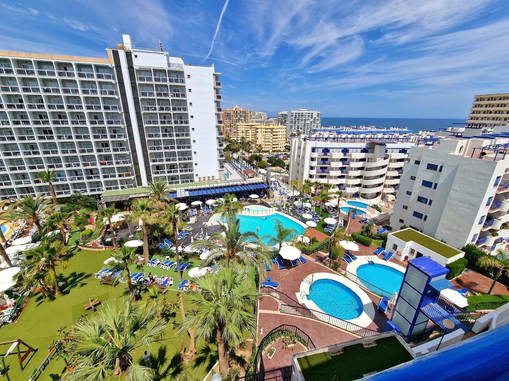 Acogedor Piso Con Terraza Y Parking! Apartment Benalmadena Luaran gambar
