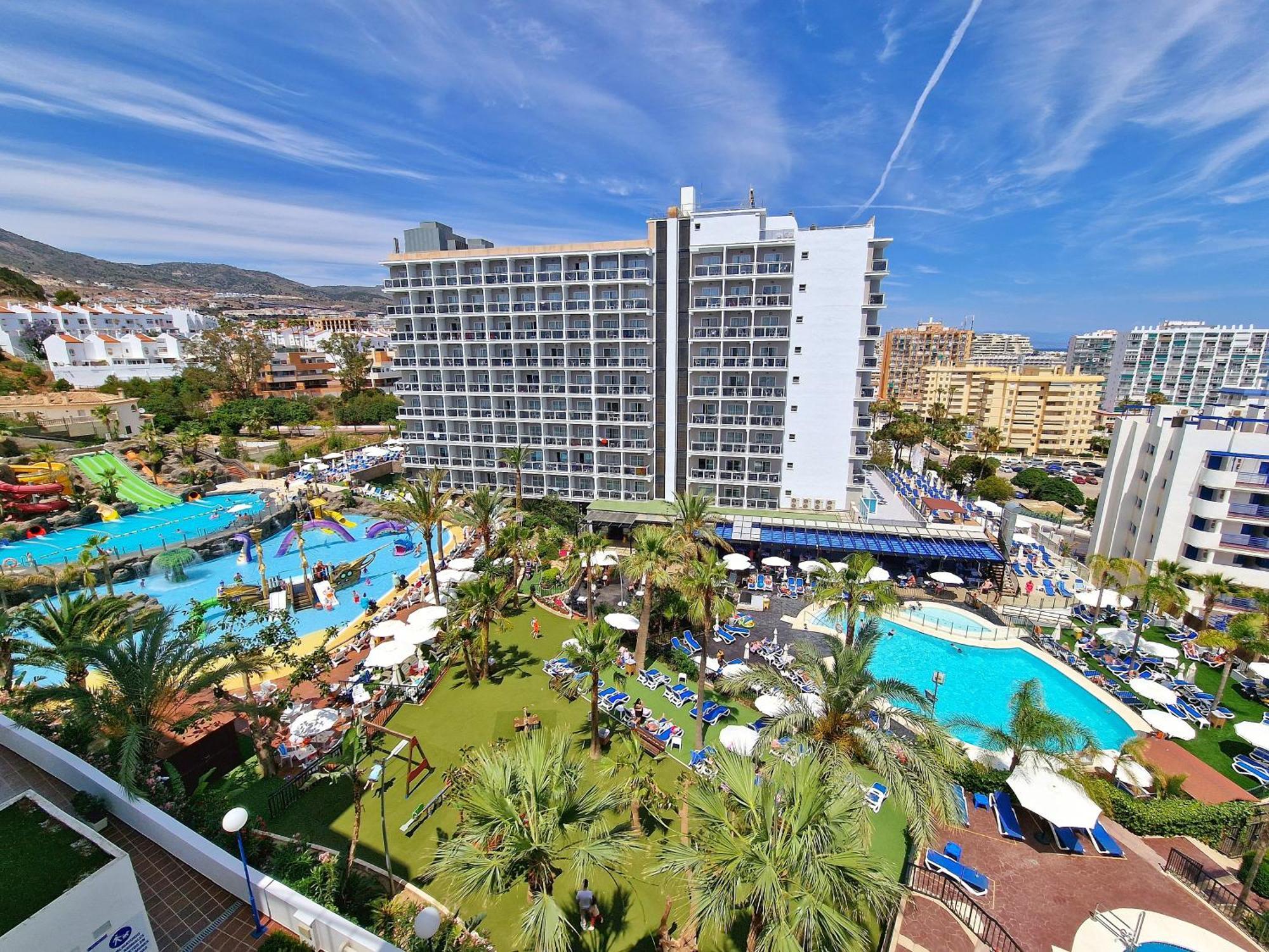 Acogedor Piso Con Terraza Y Parking! Apartment Benalmadena Luaran gambar